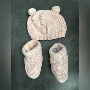 Baby gap pink knit hat & booties (0-3M & 2-6M) NWT
